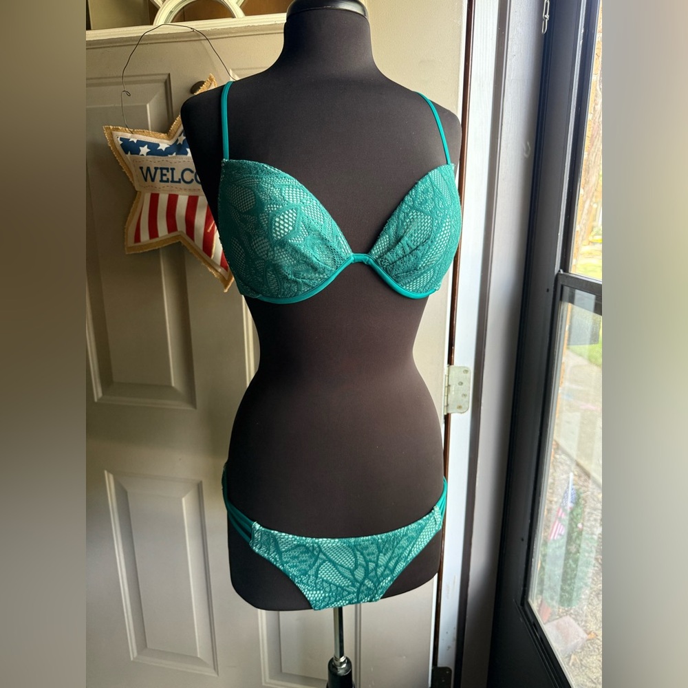 Victoria’s Secret 2015 crochet push-up tassel cheeky bikini, size 36C large